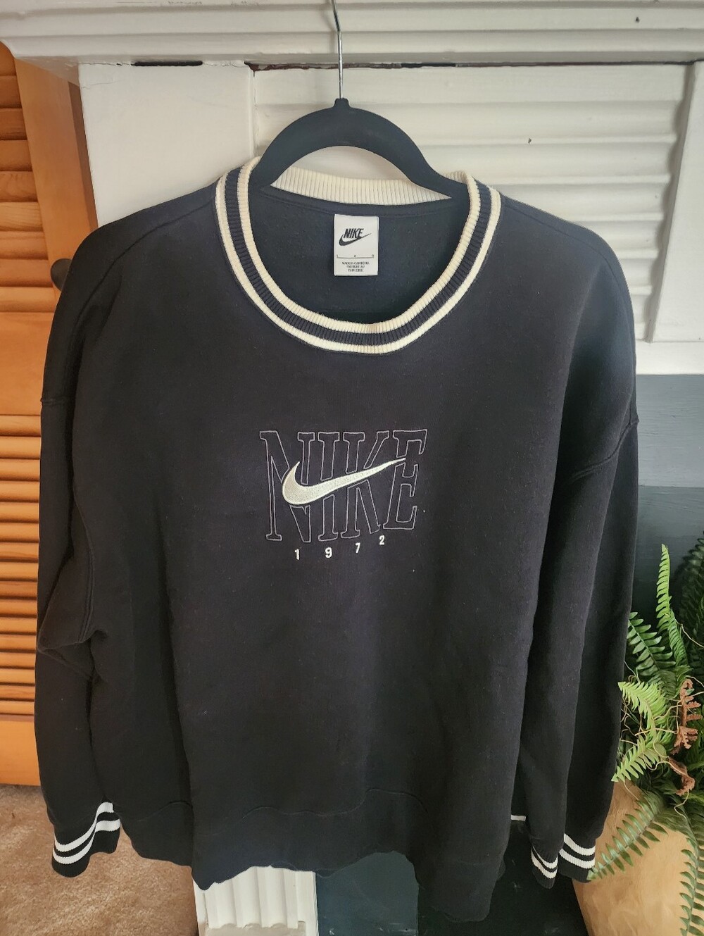 Nike Black Crewneck Sweatshirt with Cream Contrast Trim